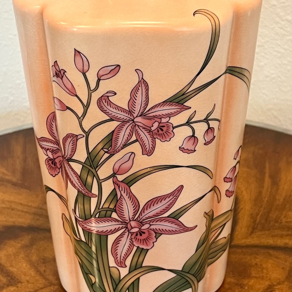 Elegant Asian Floral Ceramic Vase 13 Inches in excellent condition - Picture 3 of 6